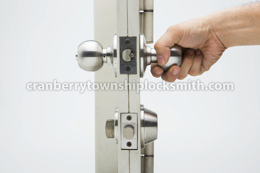 Cranberry-Township-locksmith-deadbolt-installation
